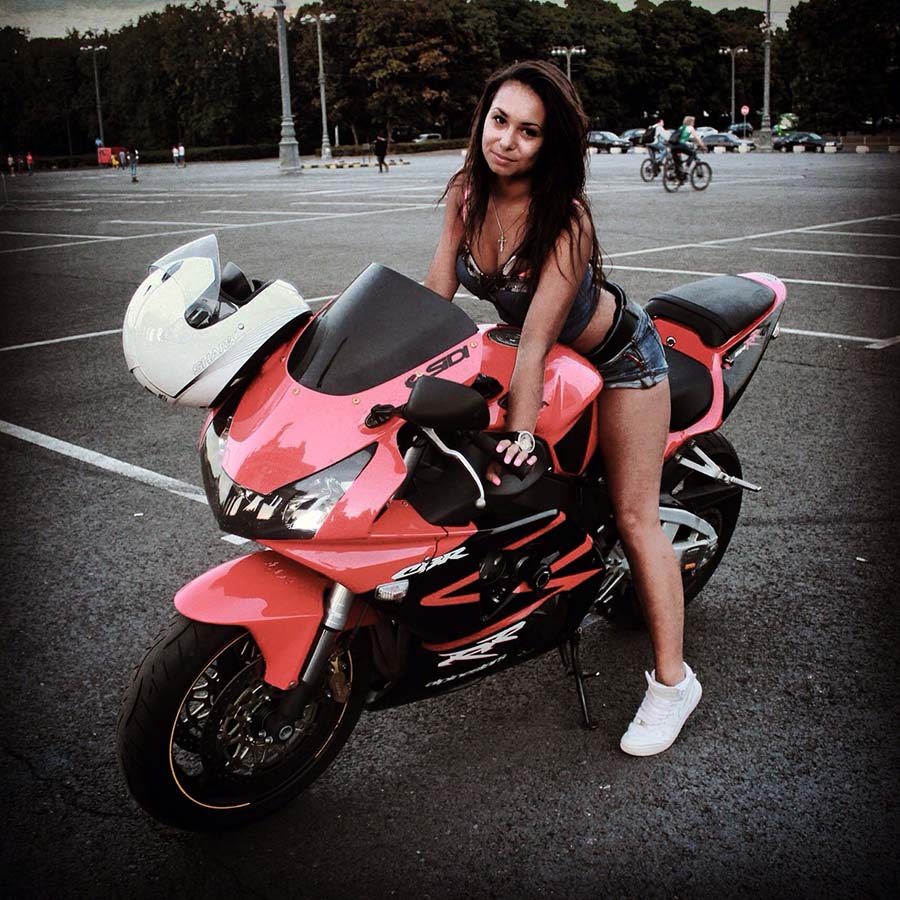 Brunettes on a motorcycle in Kerbela