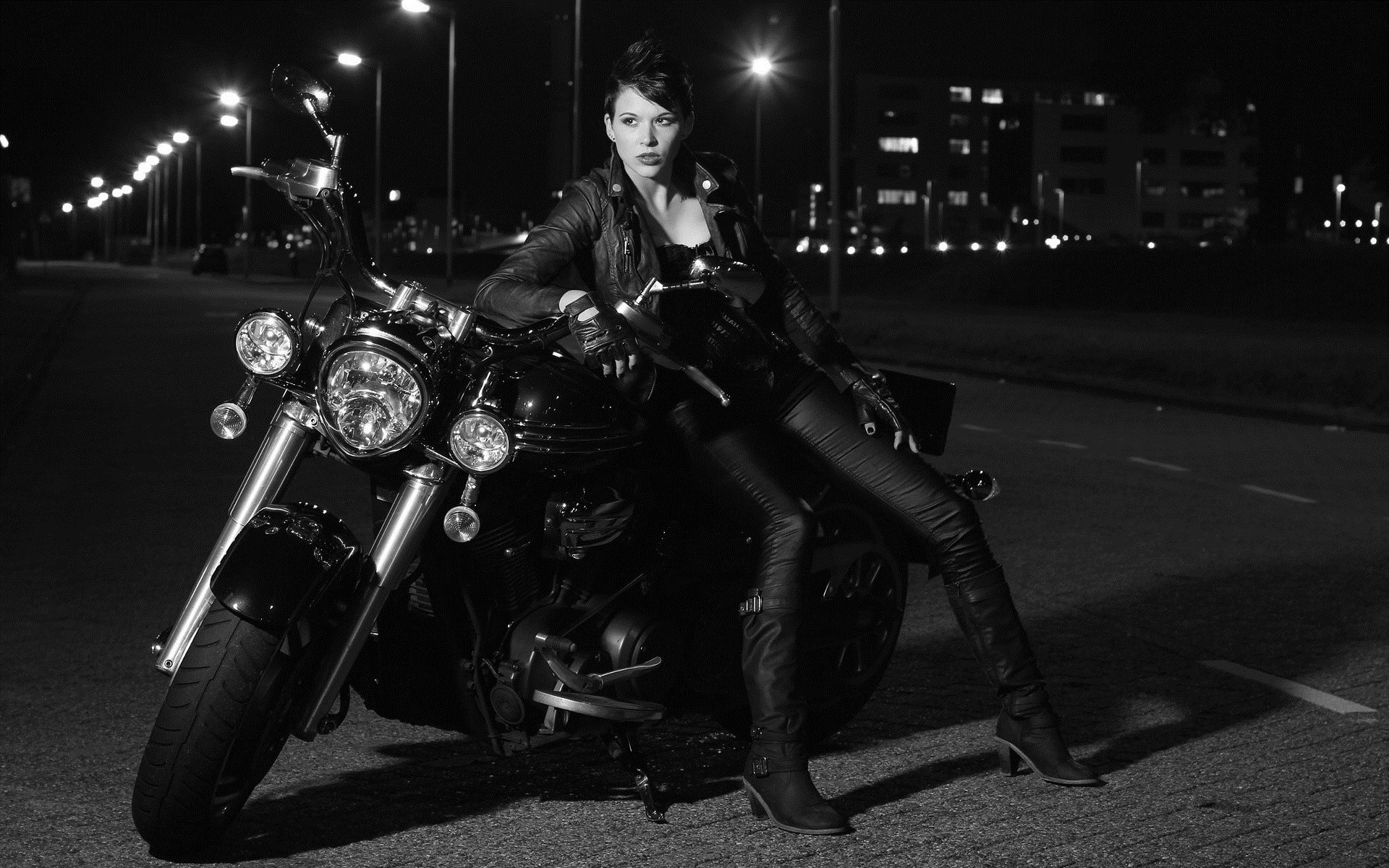 Photo Beautiful girls and motorcycles in Kerbela