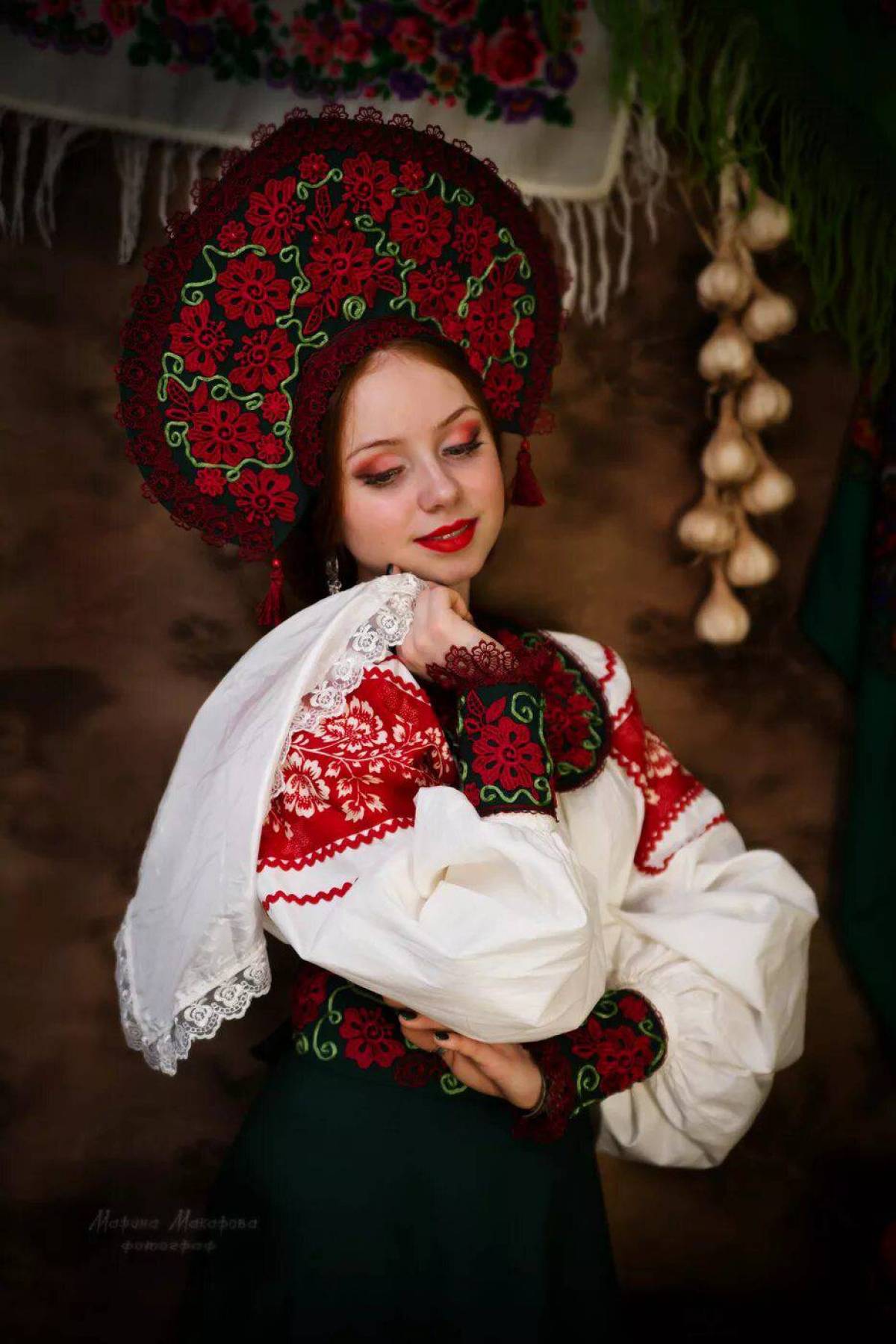 Women in Slavic costumes underwear in Kerbela