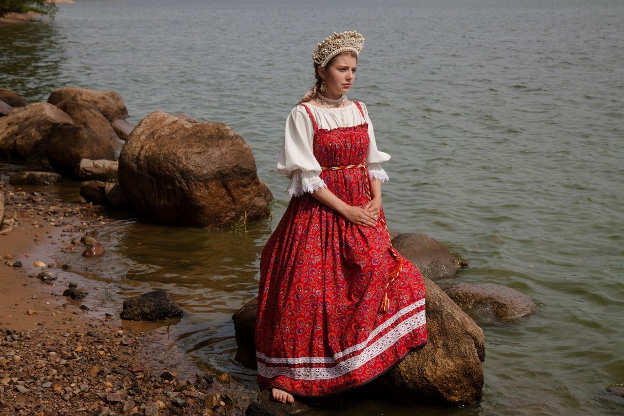 Women in Slavic costumes in Kerbela