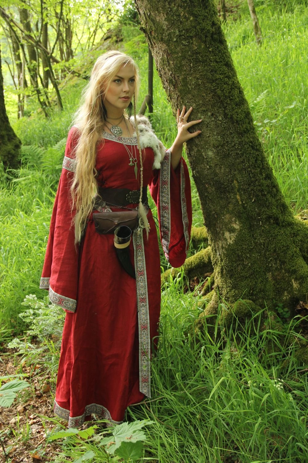 Women in Slavic costumes in Kerbela
