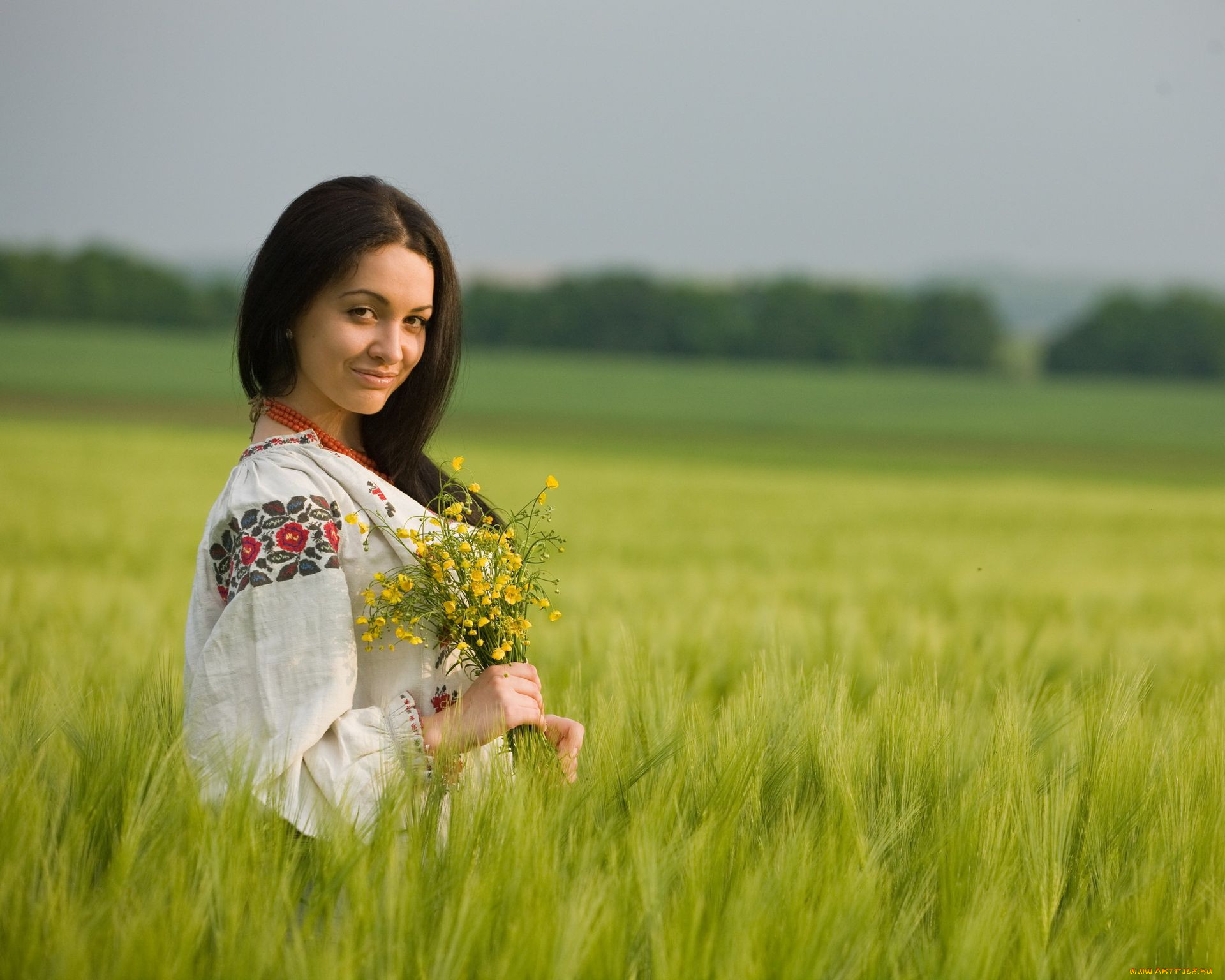 Women in Slavic costumes in Kerbela