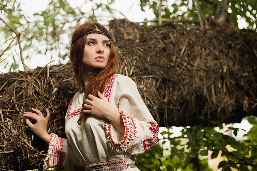 Women in Slavic costumes in Kerbela