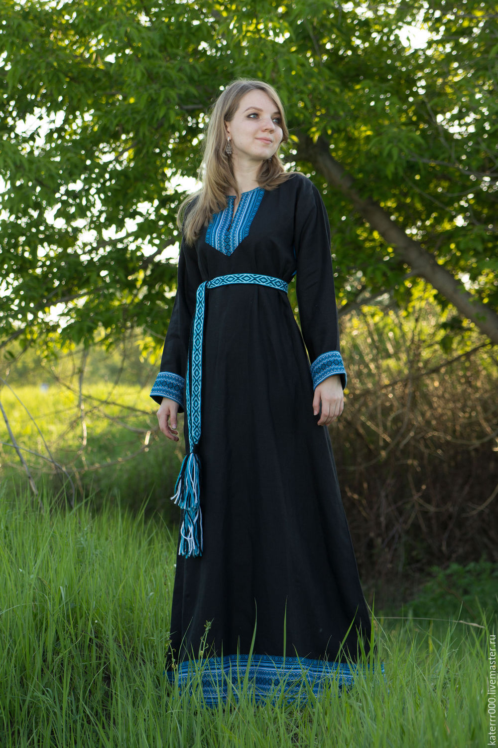 Women in Slavic costumes in Kerbela