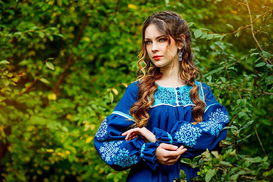 Sexy photo Women in Slavic costumes in Kerbela