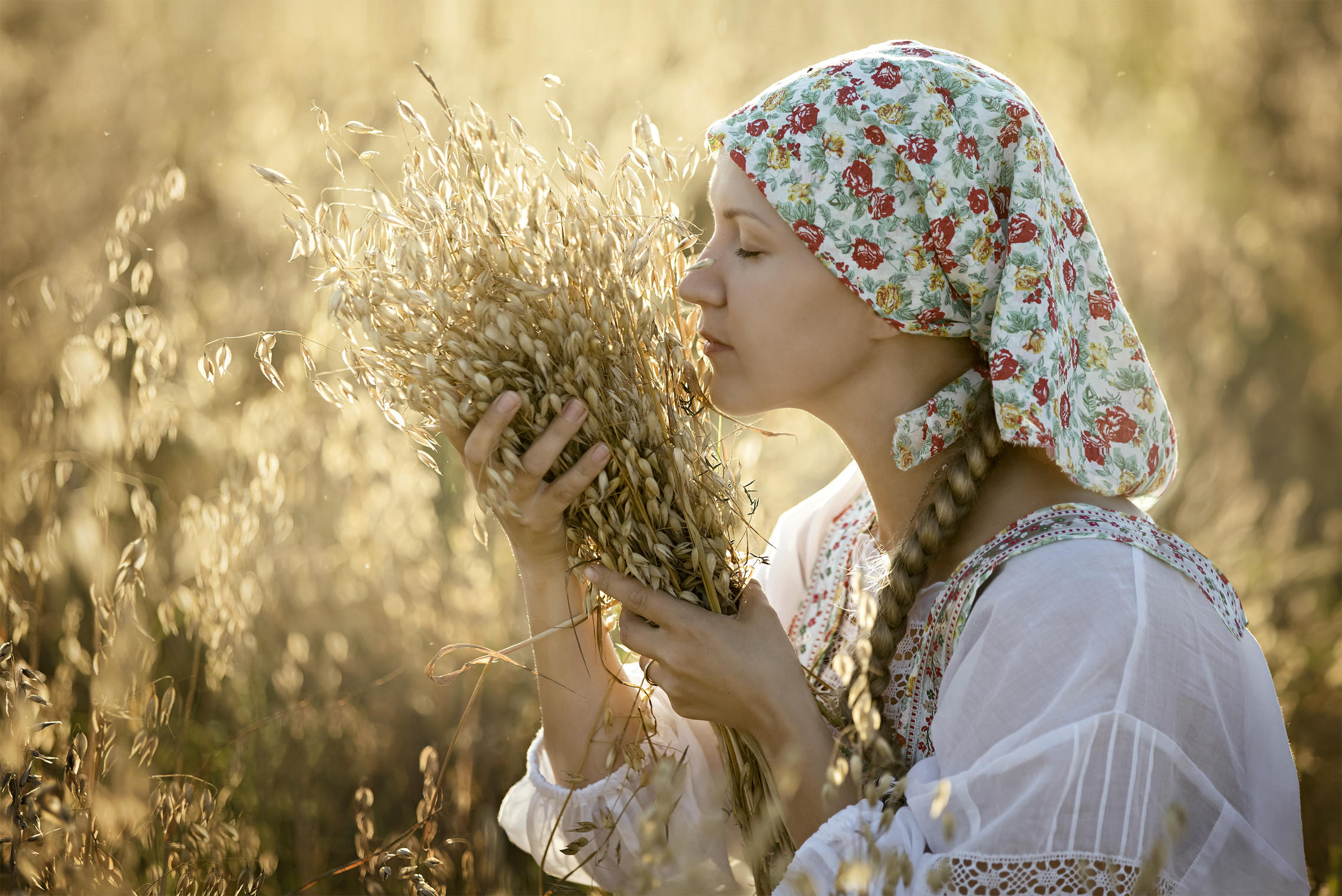 Photo Women in Slavic costumes in Kerbela