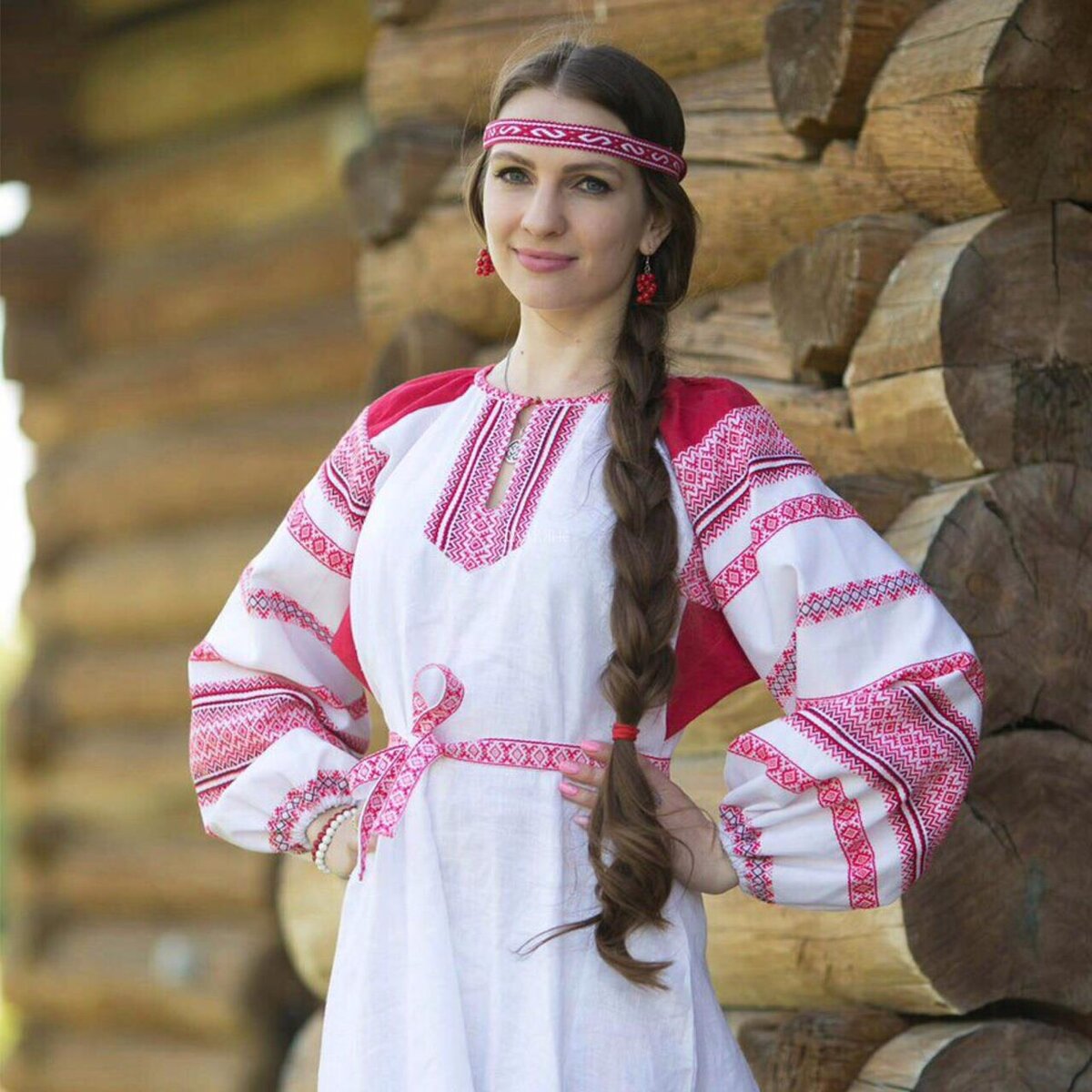 Girls in Slavic costumes in Kerbela