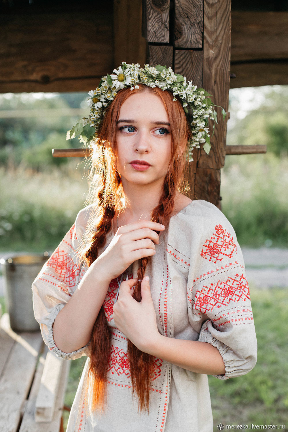Girls in Slavic costumes in Kerbela
