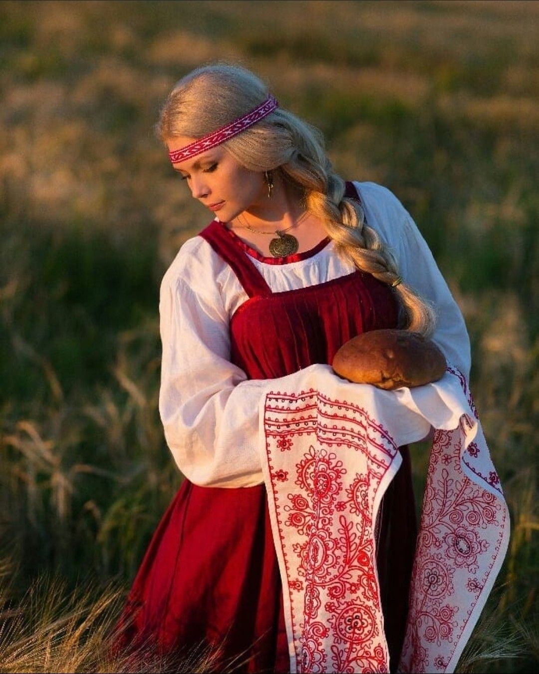 Girls in Slavic costumes in Kerbela