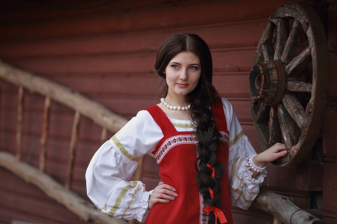 Girls in Slavic costumes in Kerbela