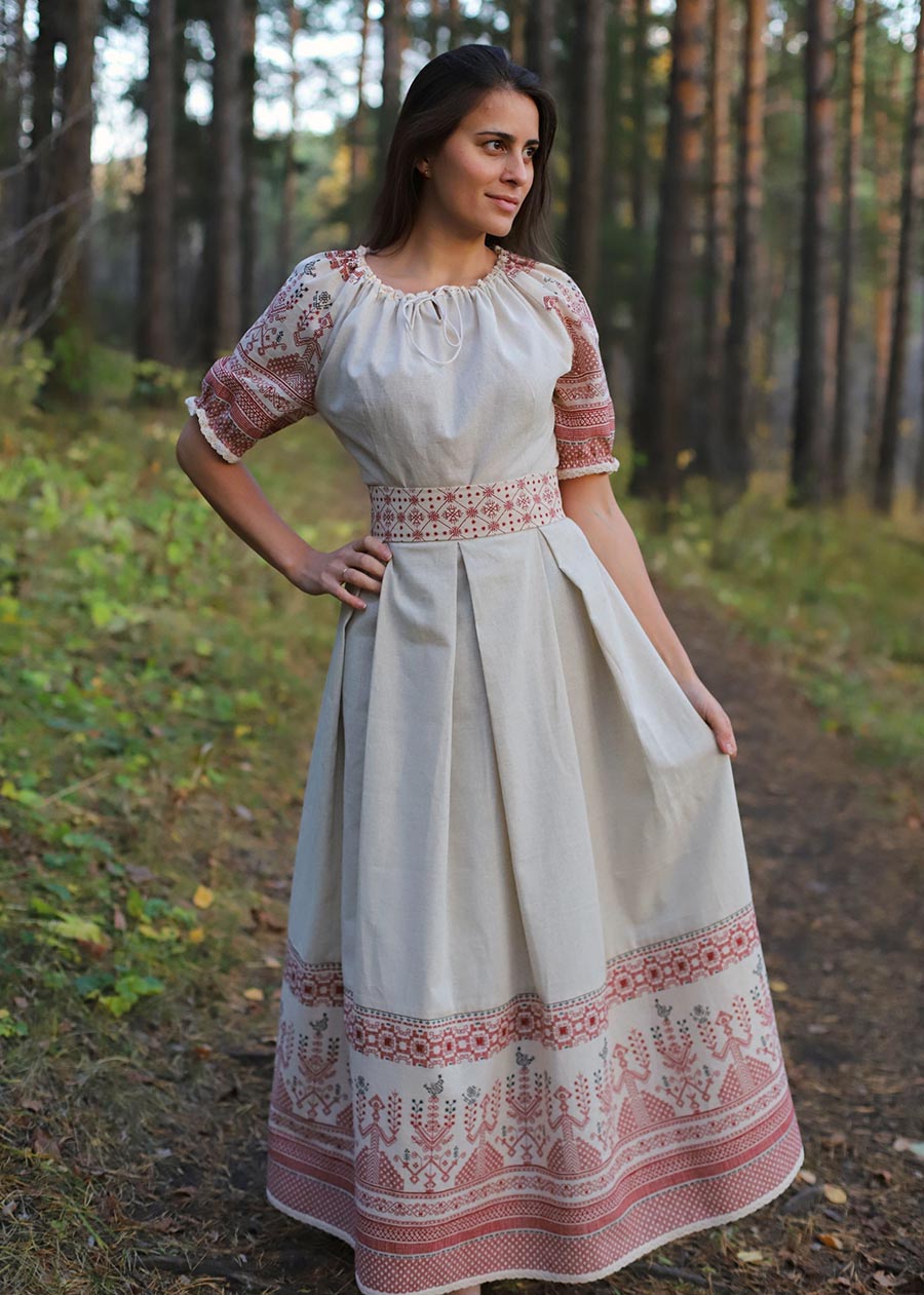 Girls in Slavic costumes in Kerbela