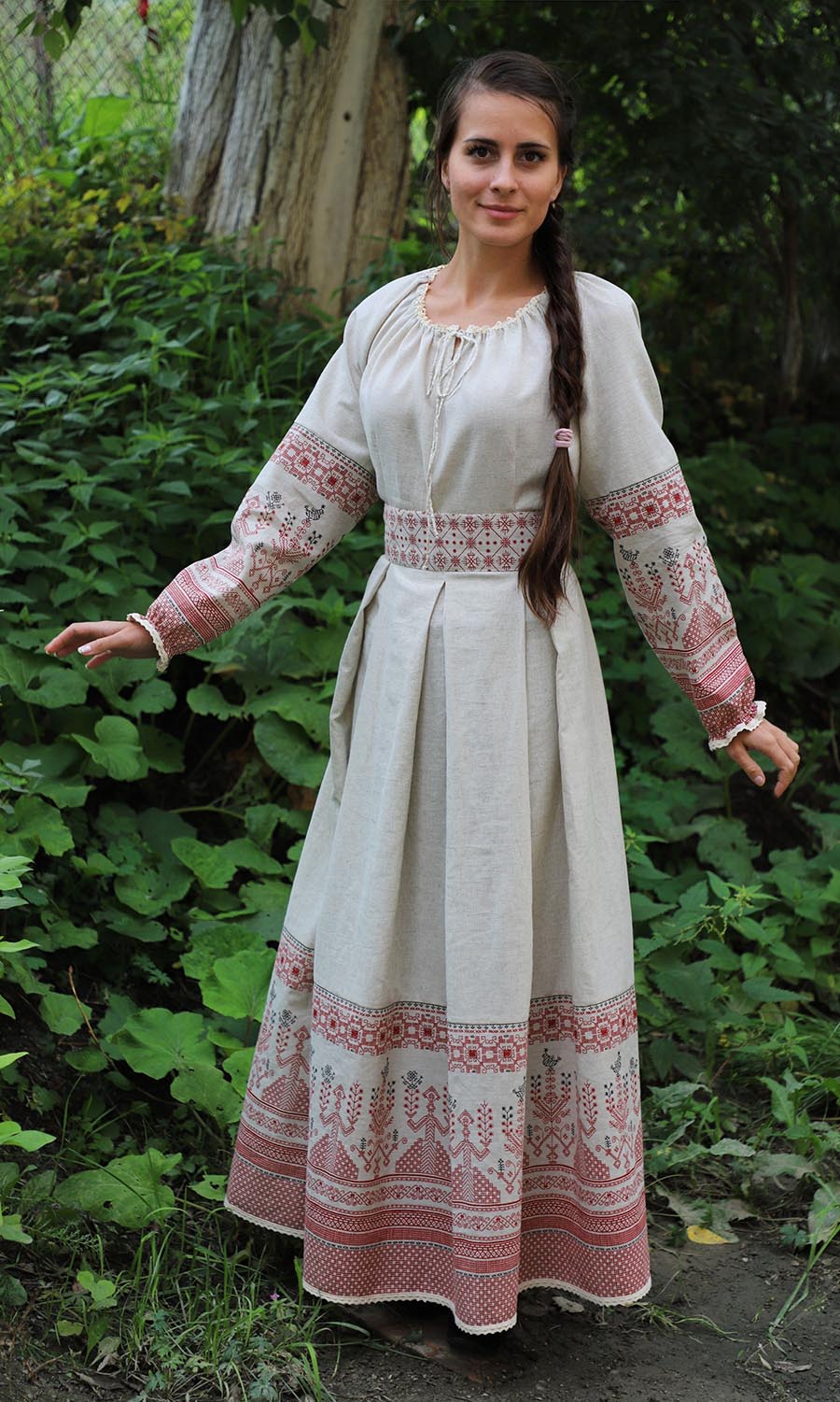 Girls in Slavic costumes in Kerbela