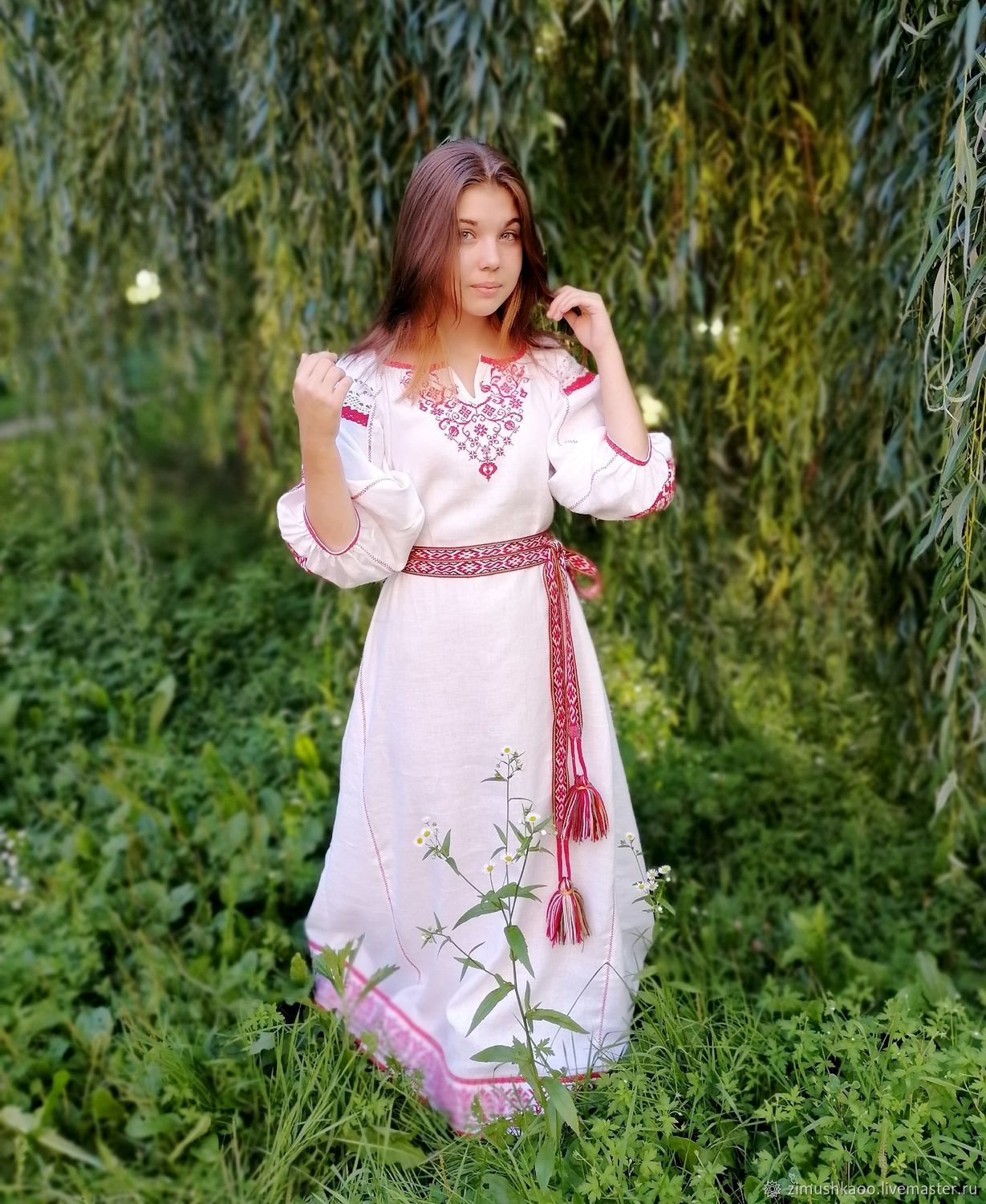 Girl Girls in Slavic costumes in Kerbela